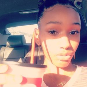 Meet your Posher, NyÃ²mÃ­